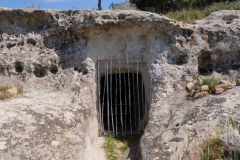 Is Concas le Domus de Janas di Segariu