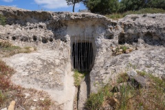 Is Concas le Domus de Janas di Segariu