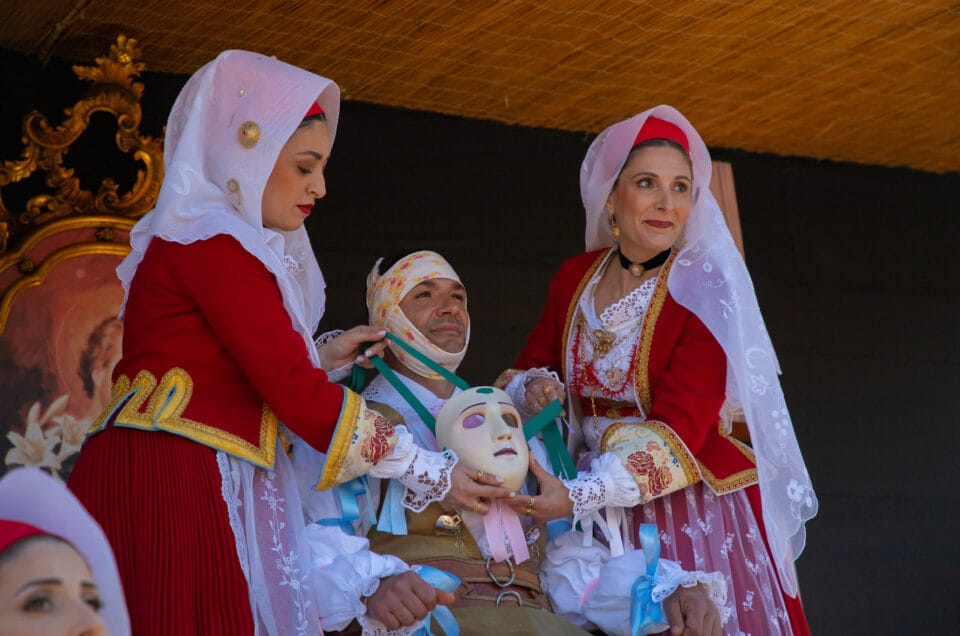 vestizione de Su Componidori sartiglia oristano