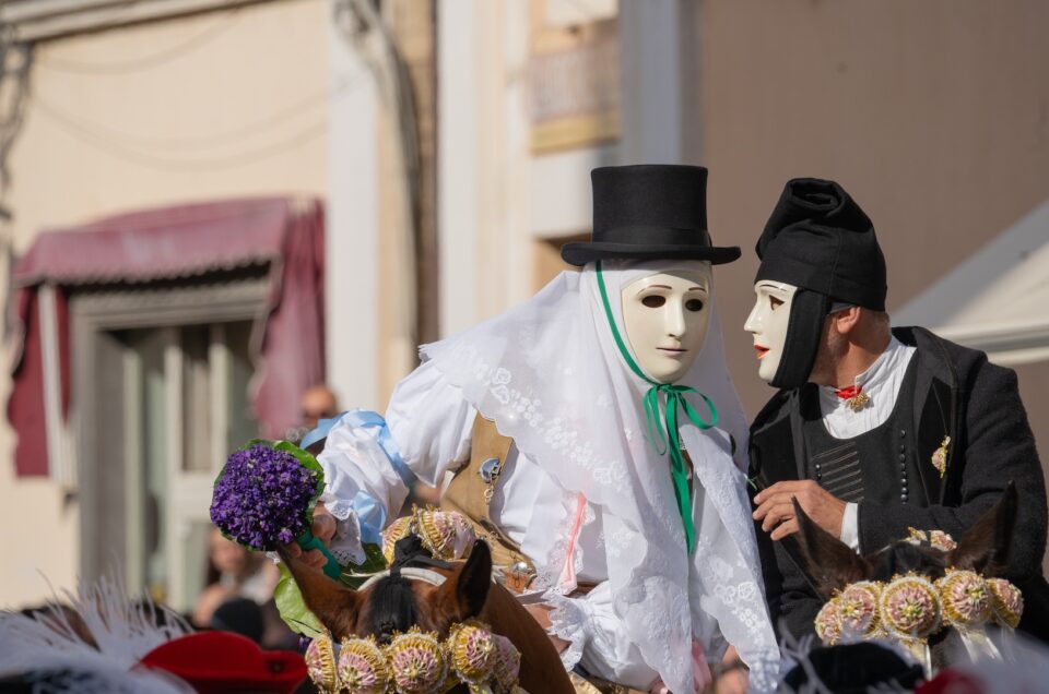 Sartiglia di Oristano 2024: Immagini e Storia della Tradizione