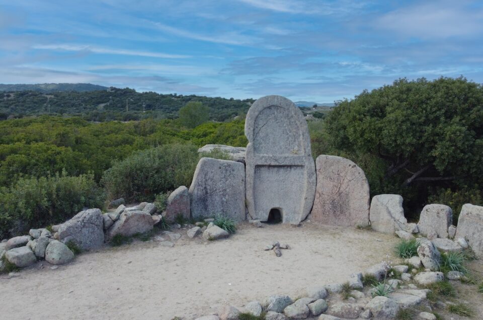 Tomba dei Giganti Sena e Thomes di Dorgali