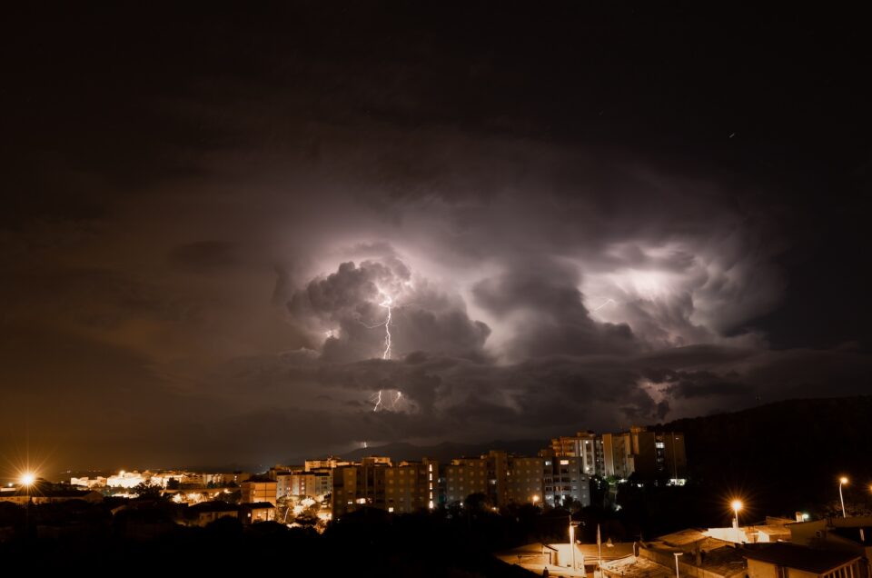 Tempesta di fulmini su Cagliari vista da Iglesias 11 ottobre 2018