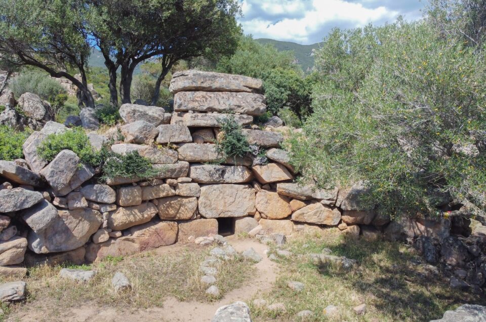 Tomba dei Giganti Barrancu Mannu Santadi nel sud Sardegna