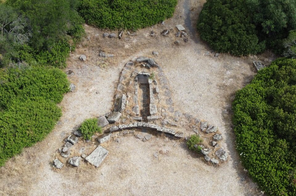 Tomba dei Giganti di Iloi Sedilo nel centro Sardegna